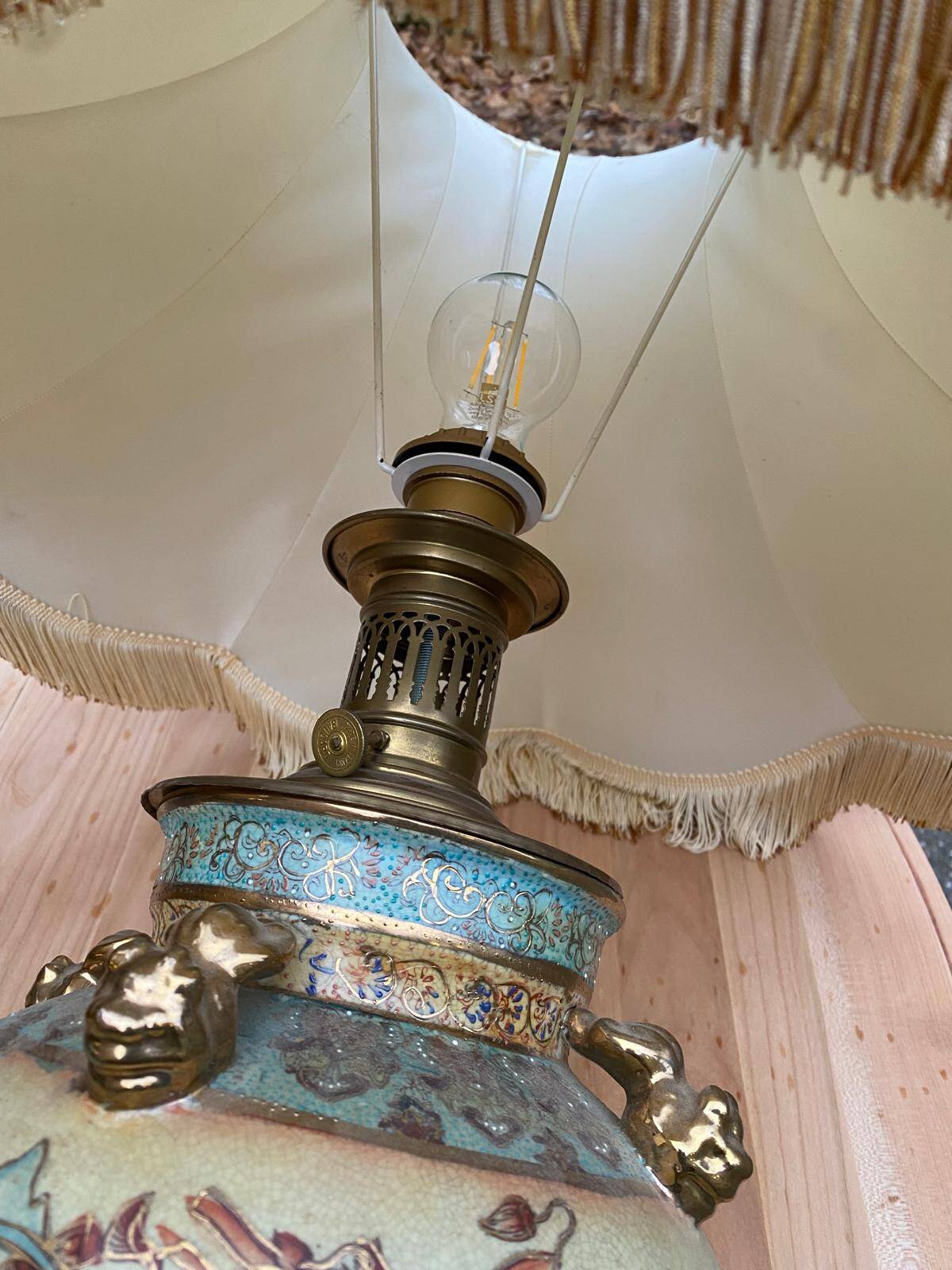 2 Japanese Satsuma lamps in gold ceramic with lampshades