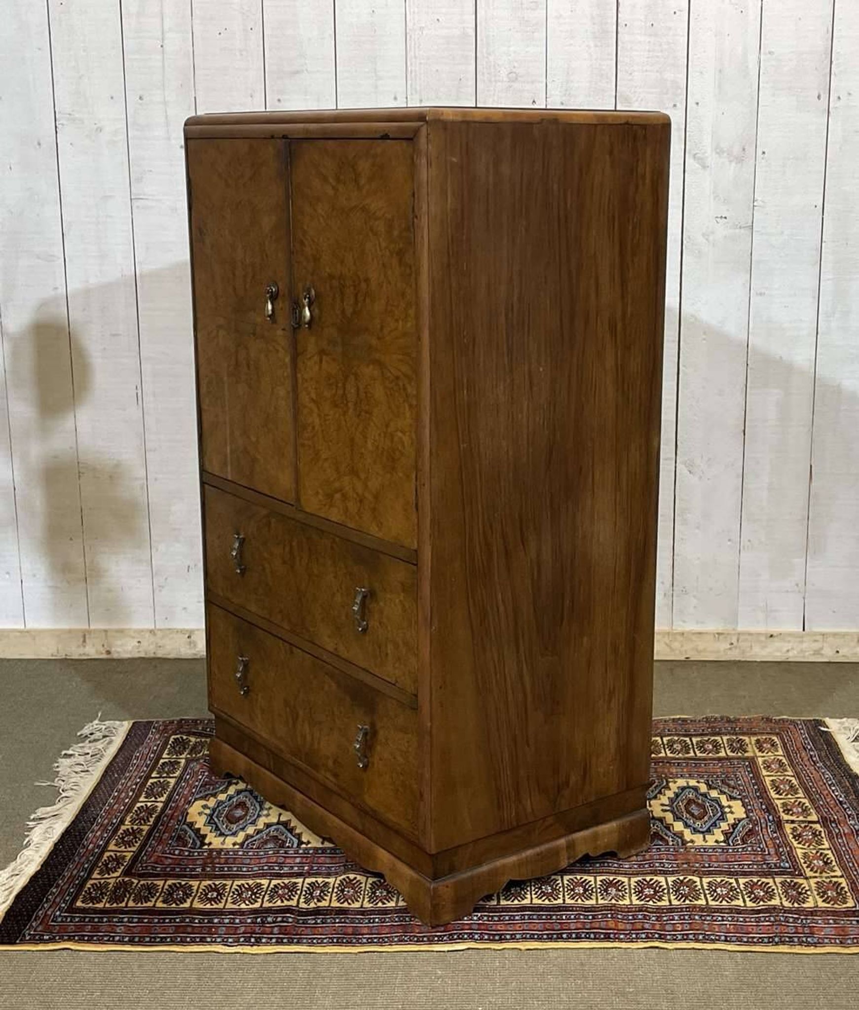 1950s English sideboard with drawers, Art Deco style, in walnut burl.