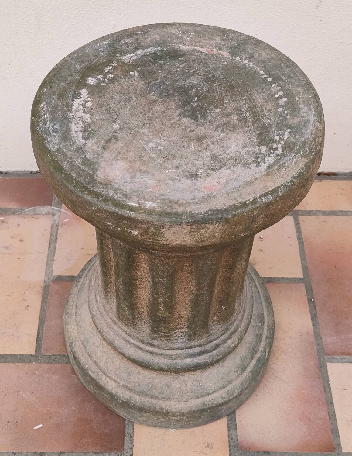 Aged ceramic column