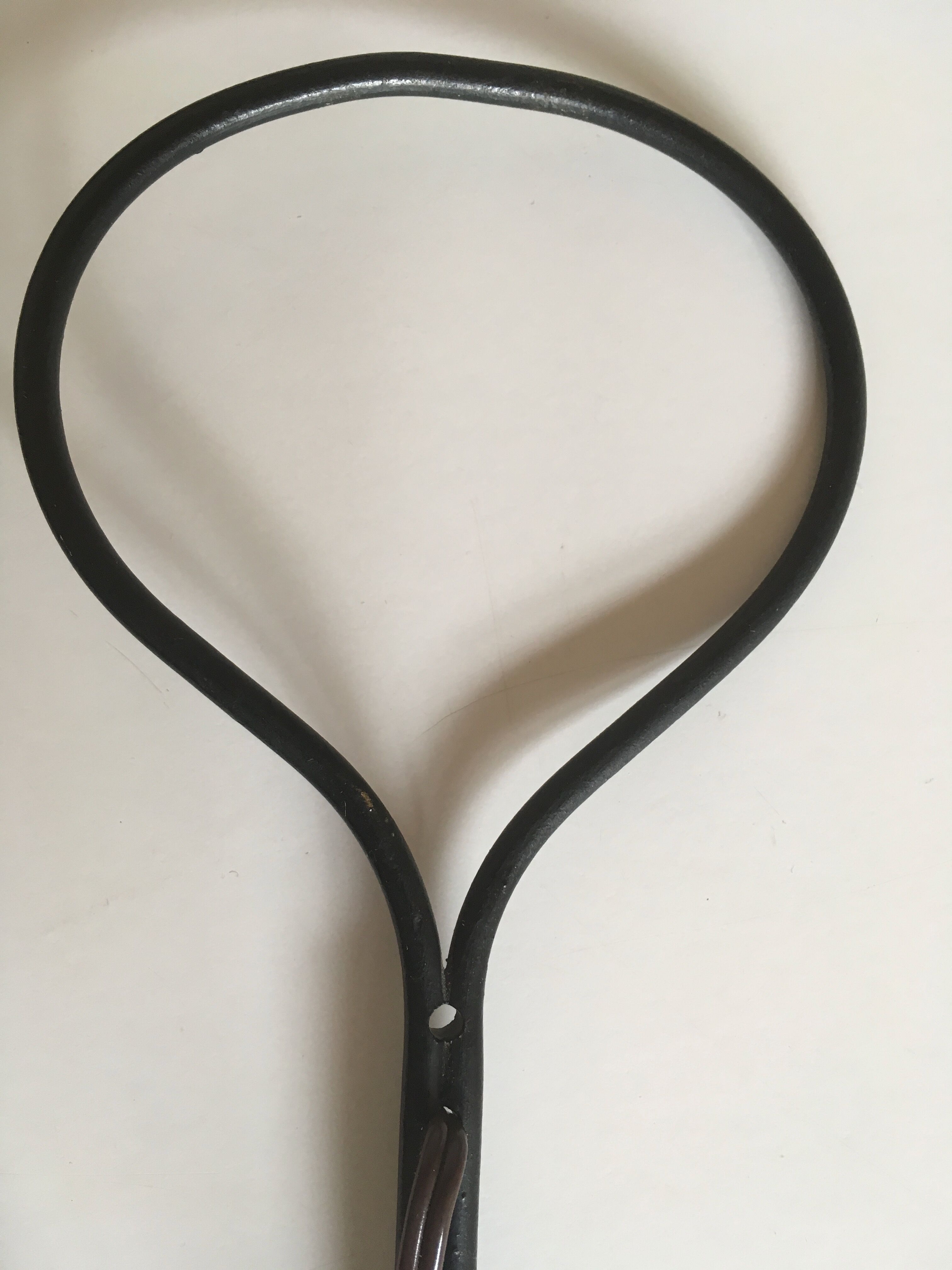 Minimum modernist applies iron curved black