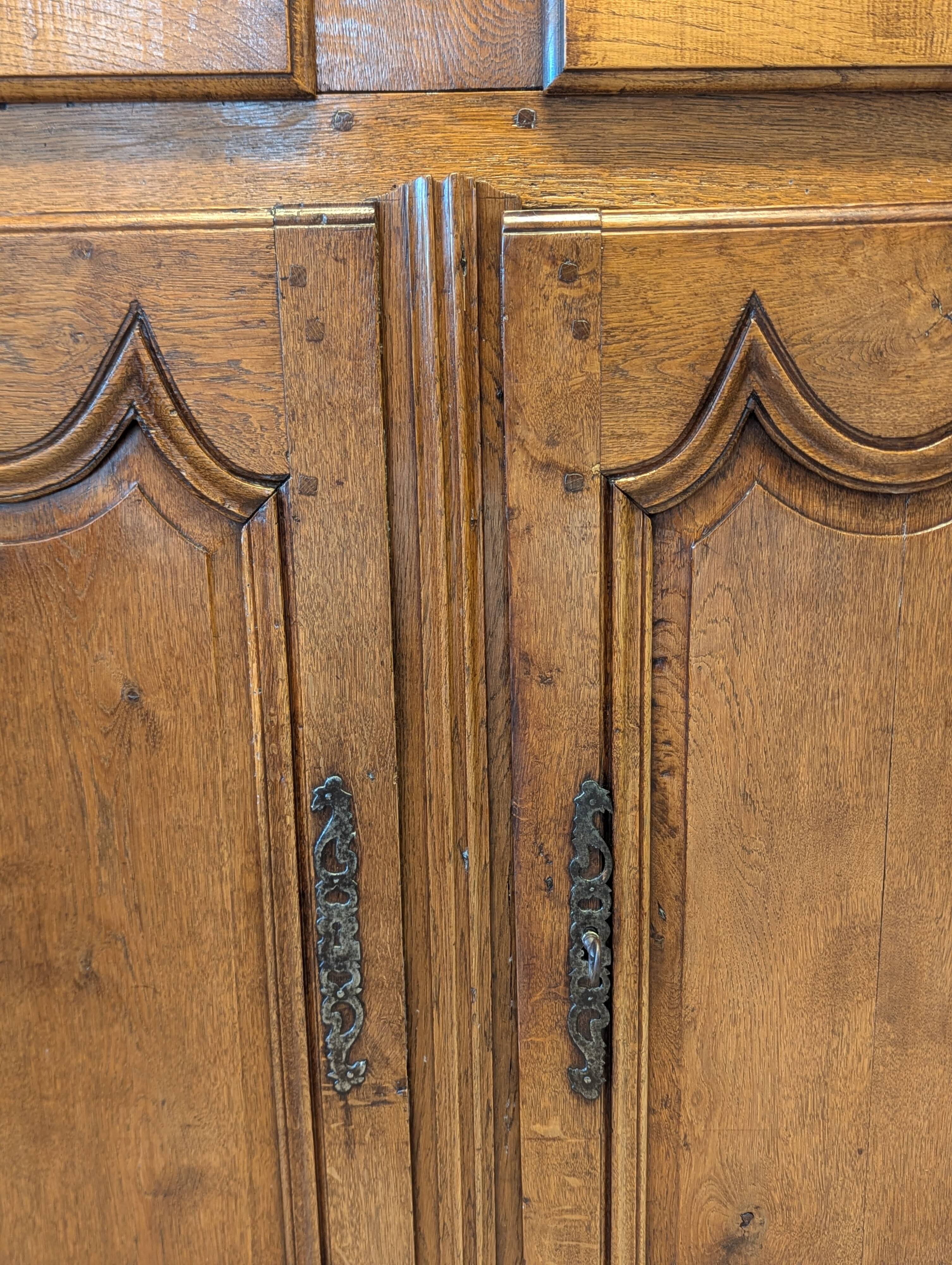Old country buffet in solid oak – 18th / early 19th century