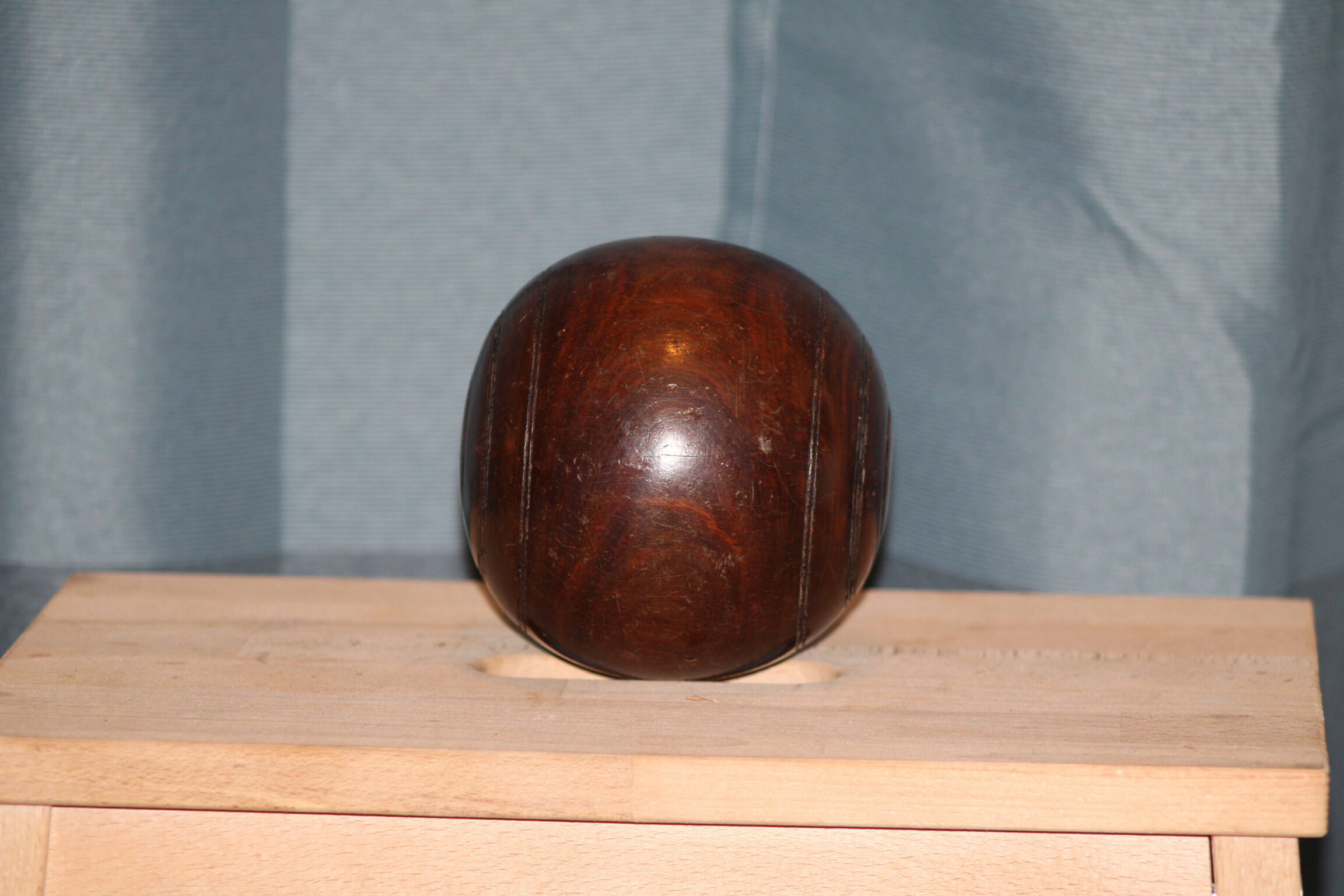 Boulingrin ball in Gaïac wood of 1,3kg