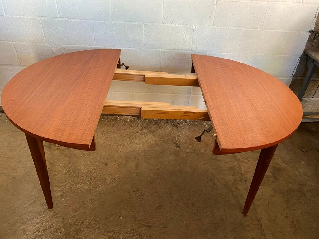 Scandinavian extendable round table in teak dia 110cm an60