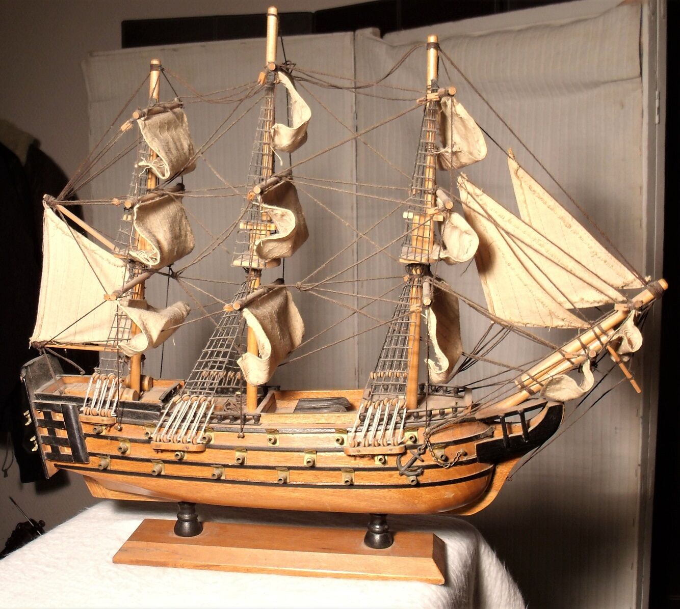 Wooden boat model the 70s Victory