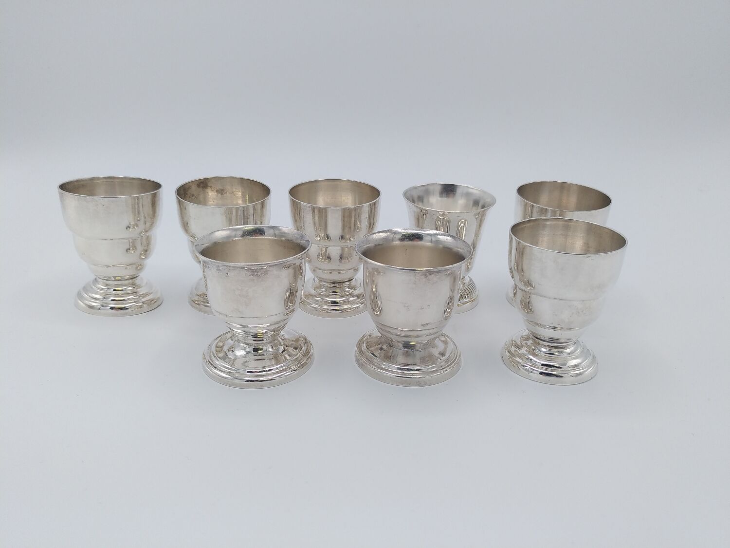 8 art deco eggcups in silver metal
