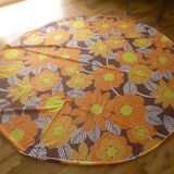 Round tablecloth and 4 napkins 70's