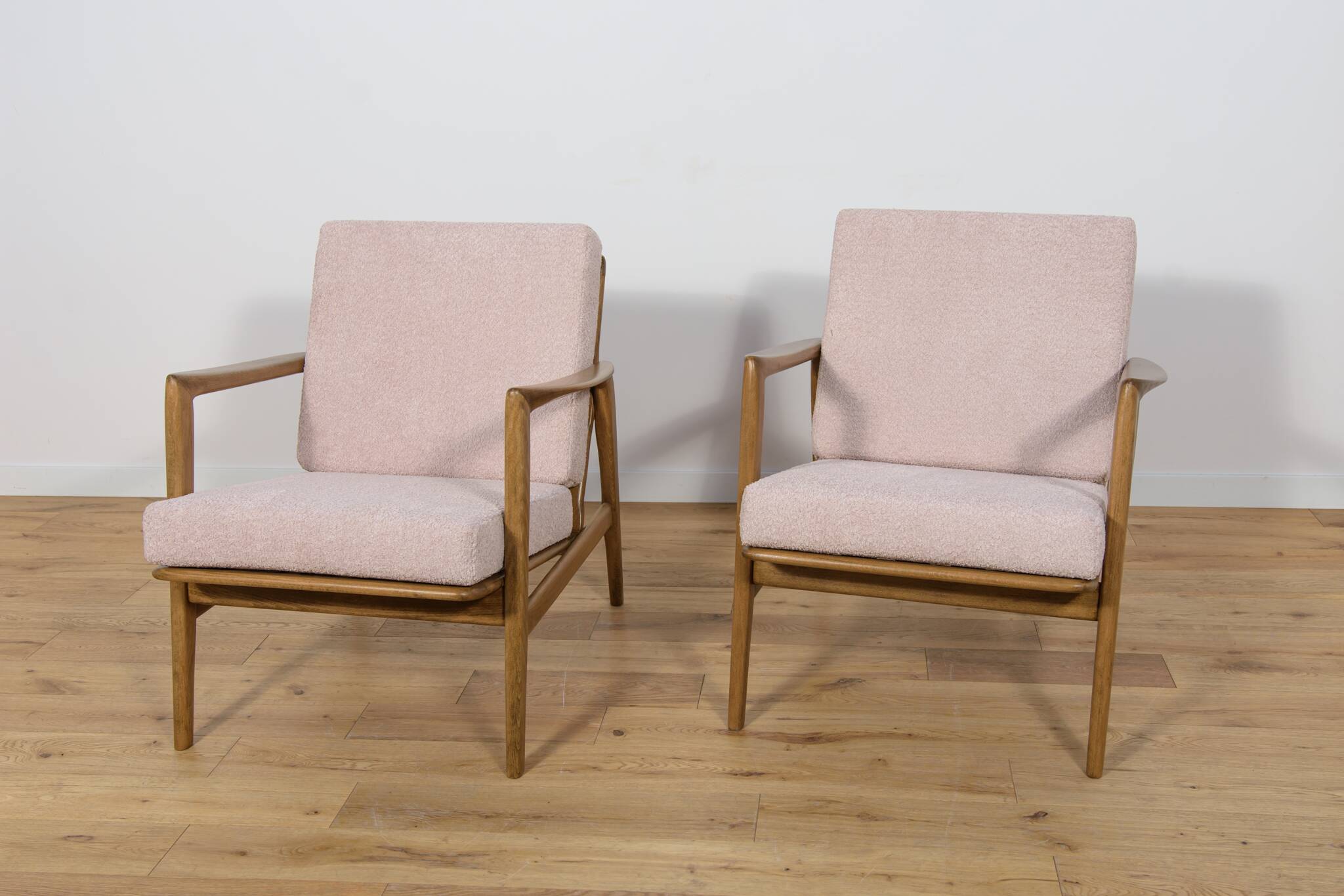 Mid-Century Model 300-139 Armchairs from Swarzędzka Factory, 1960s, Set of 2