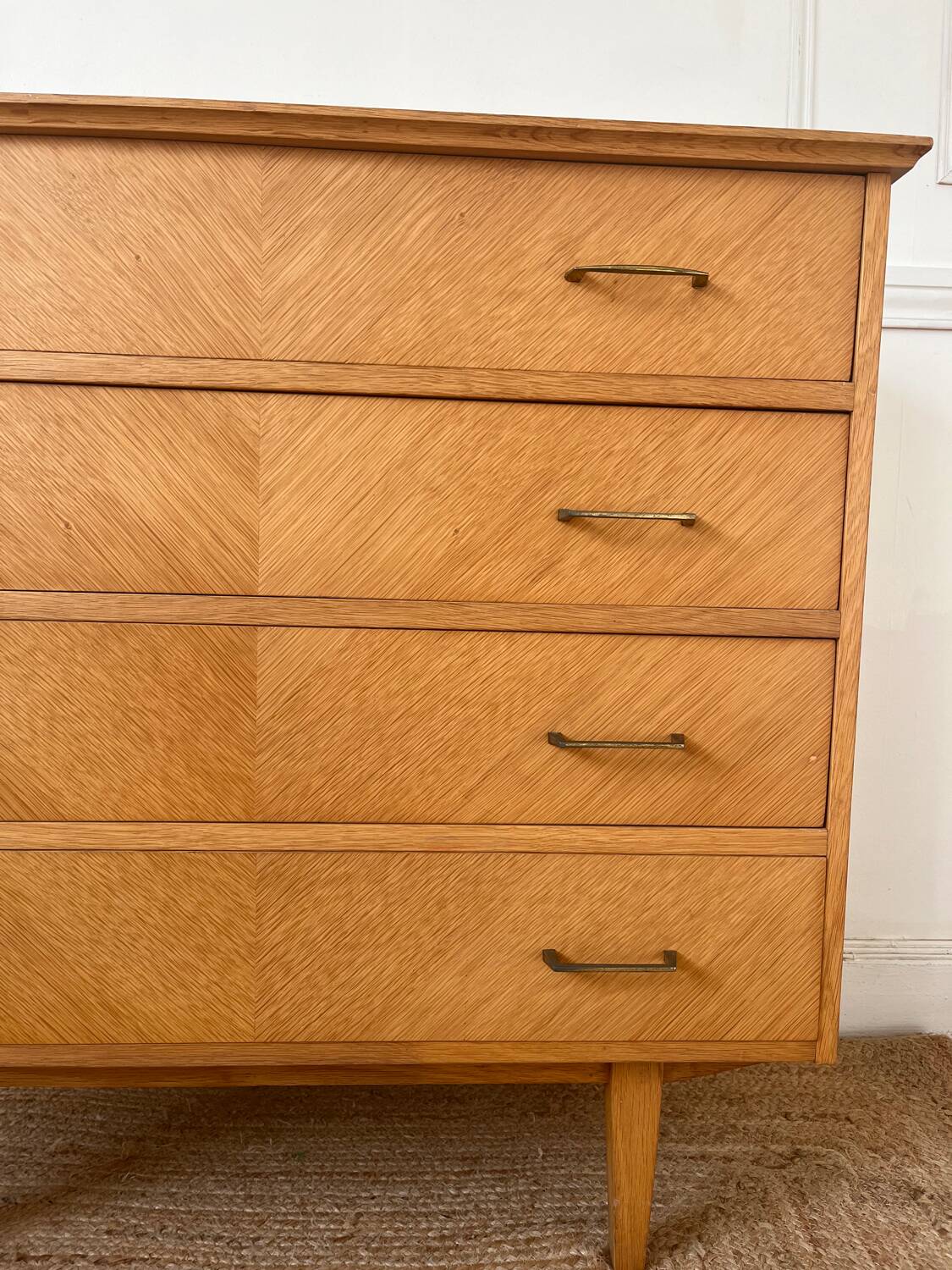 Vintage wooden chest of drawers with 4 drawers