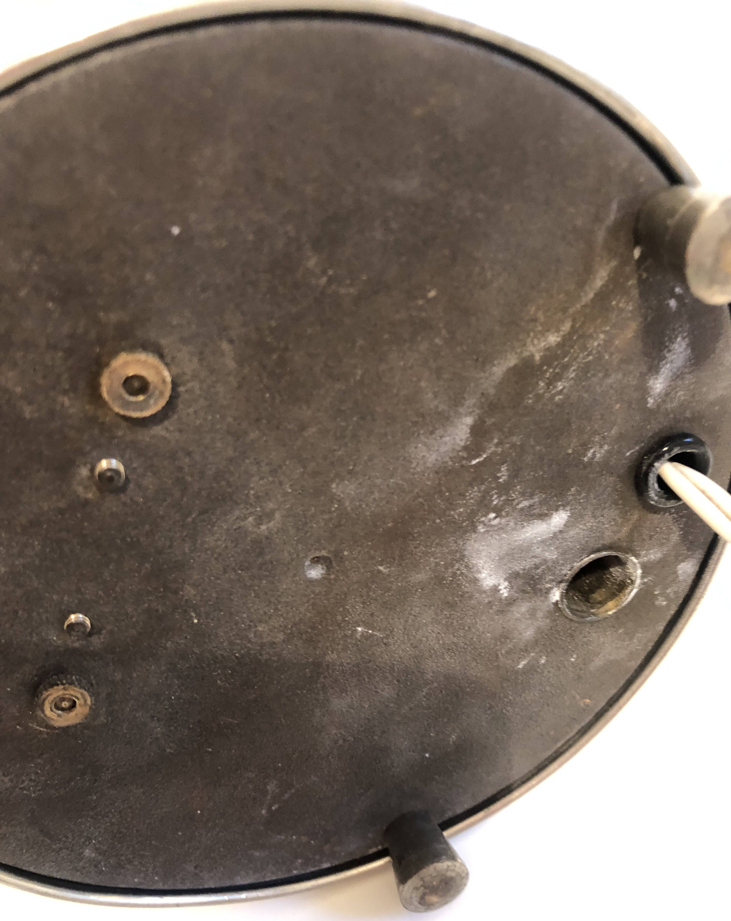 Modernist table lamp from the 30s and 40s in chrome-plated brass, molded glass lampshade