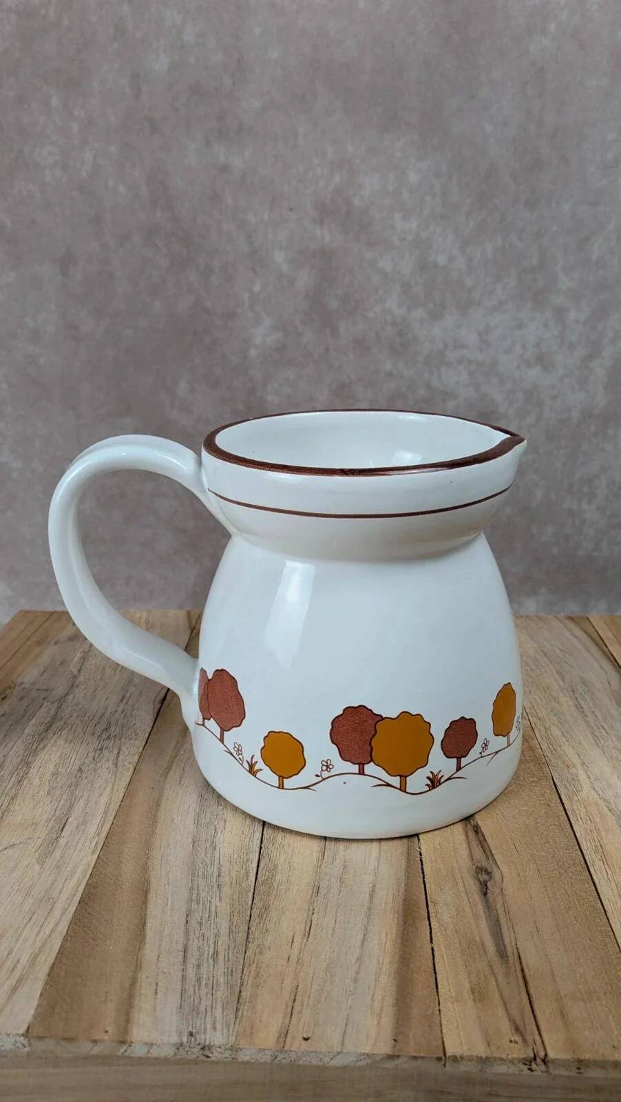 Vintage ceramic coffee pot with tree decoration – country spirit