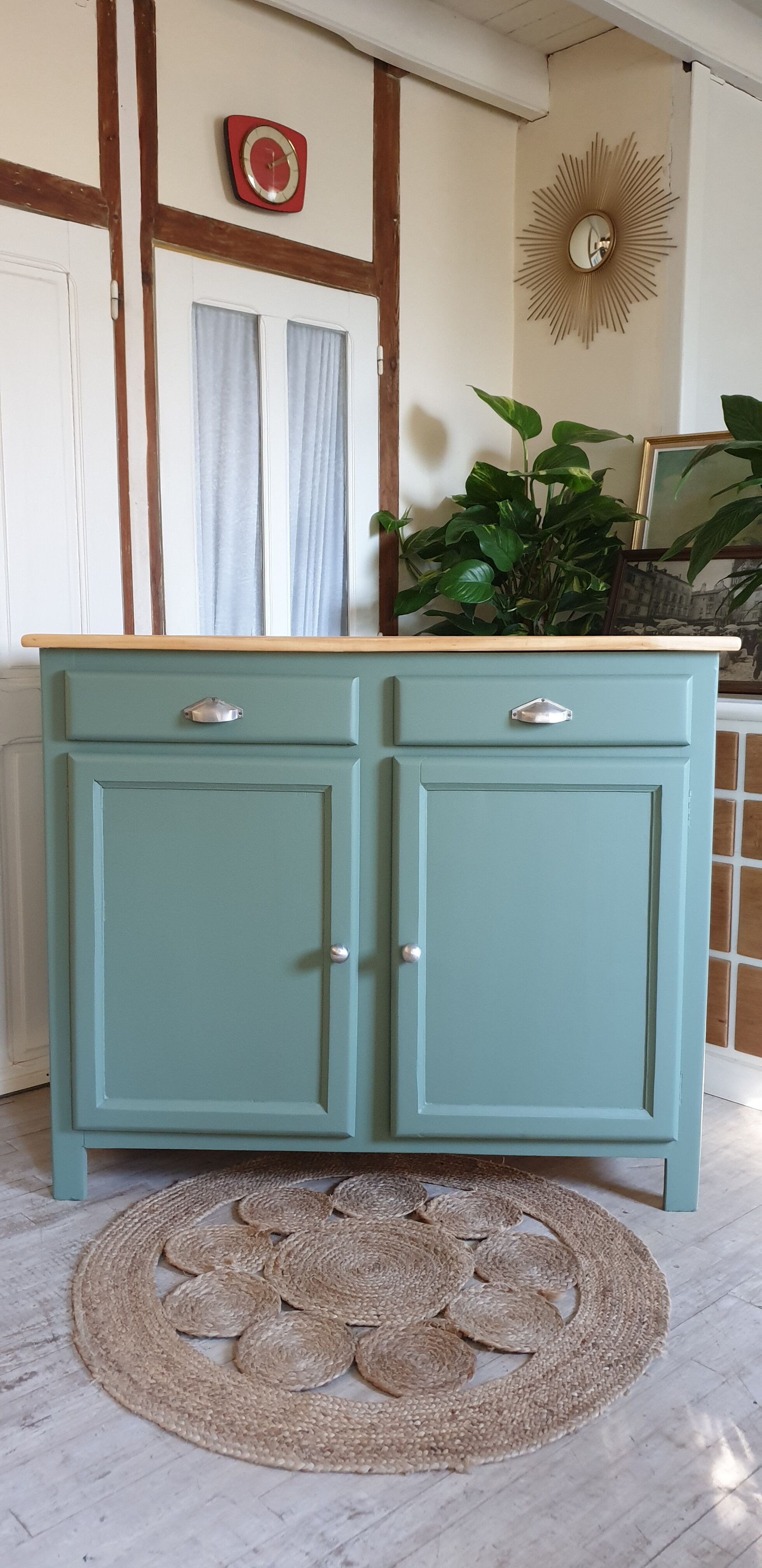 Green Parisian buffet