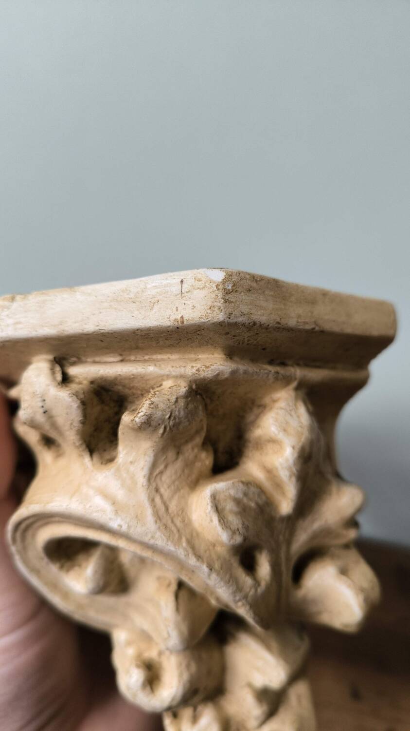 Small wall console shelf in vintage patinated plaster with baroque foliage