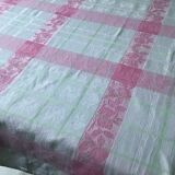 Tablecloth + towels