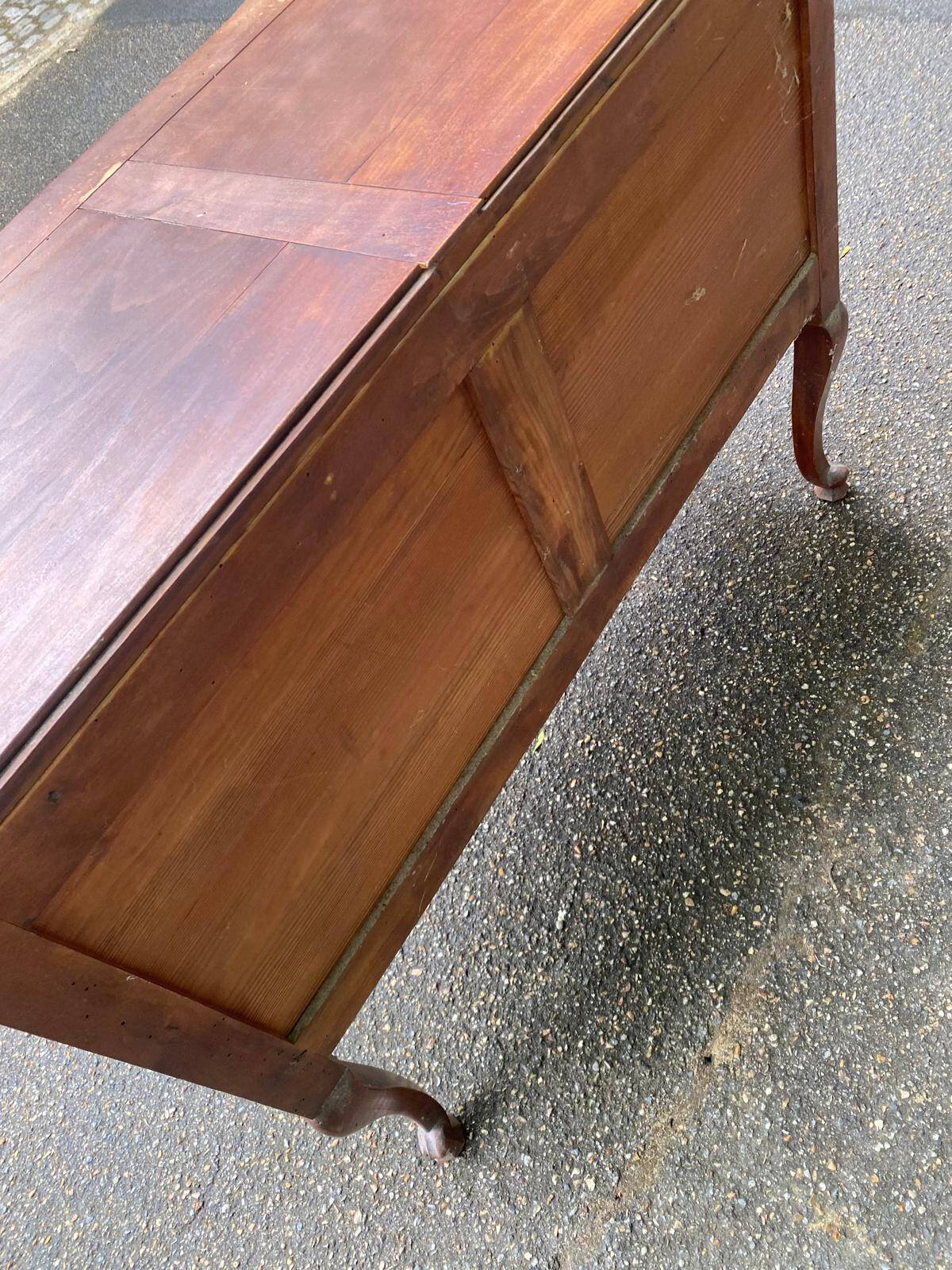 Louis XV commode in solid wood from the 19th century.