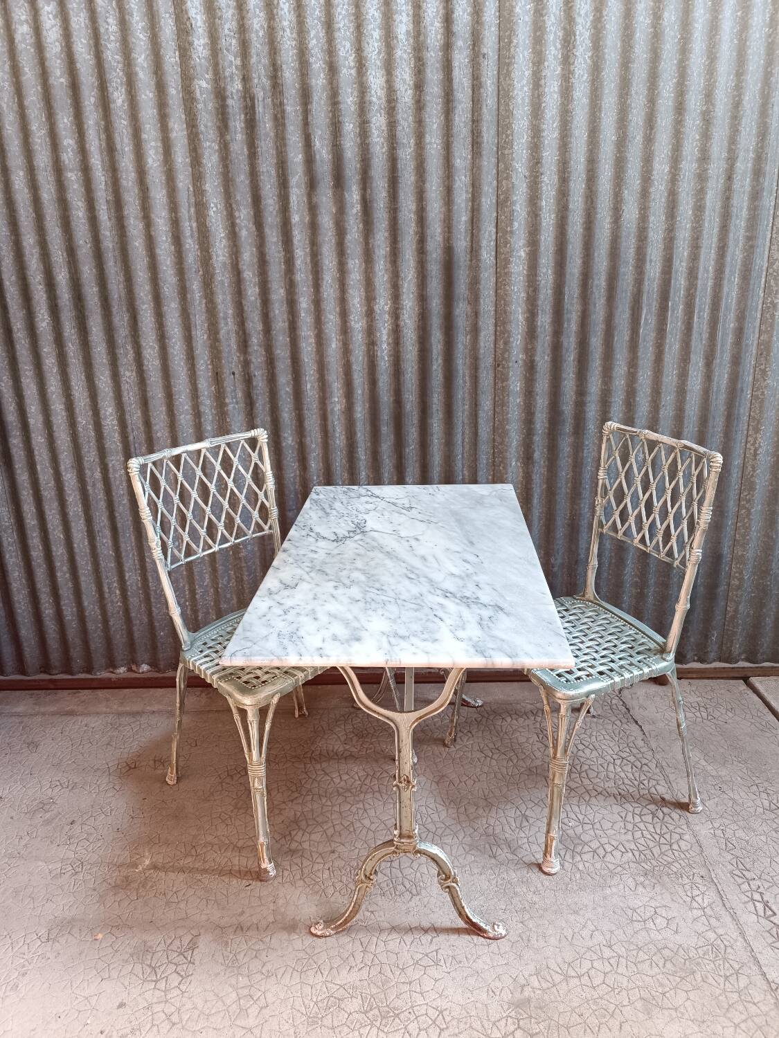 Garden furniture - Bistro table (marble and cast iron) 2 2 aluminum chairs