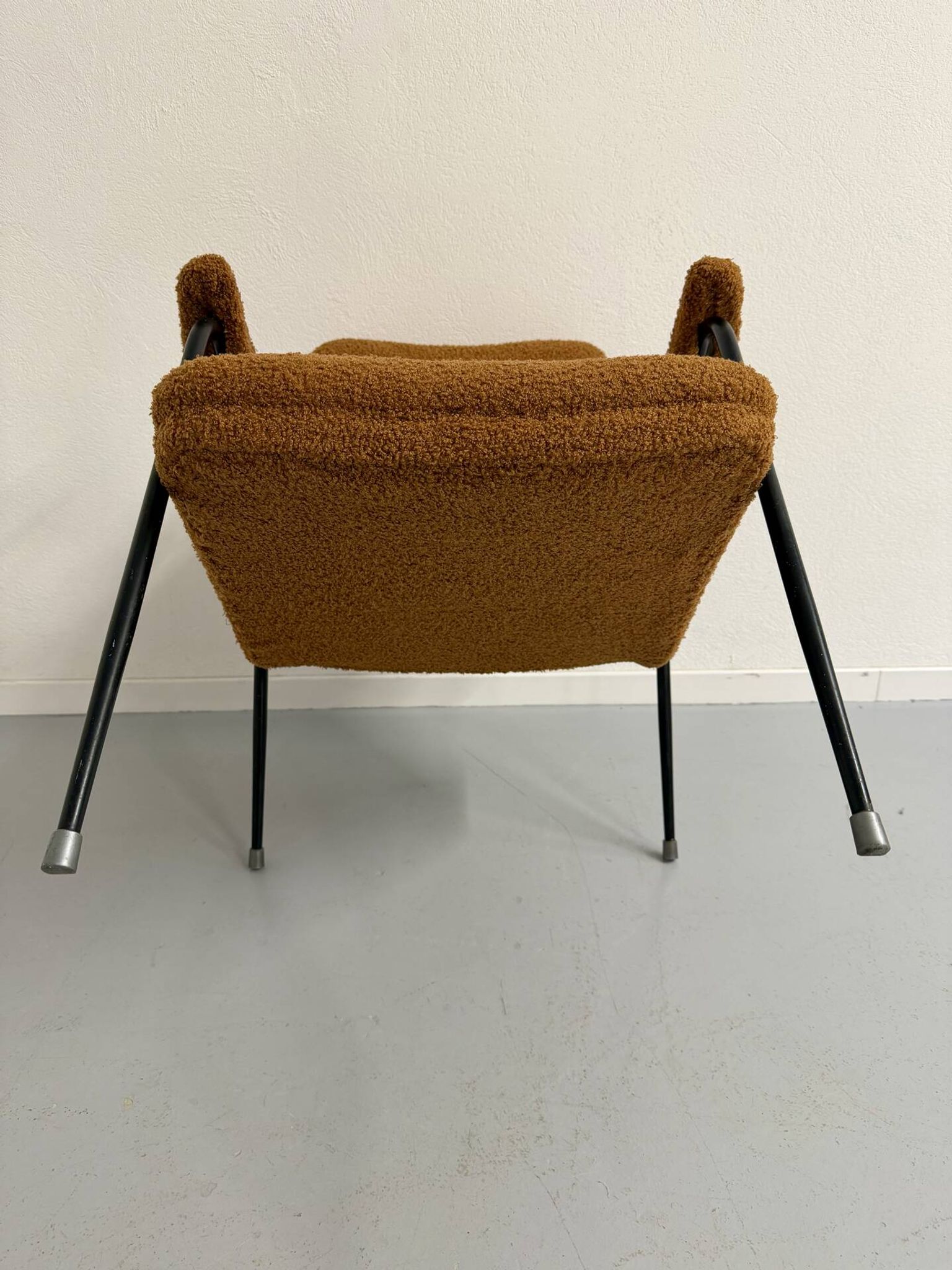 Vintage metal armchair with orange boucle fabric, French design from the 1950s.
