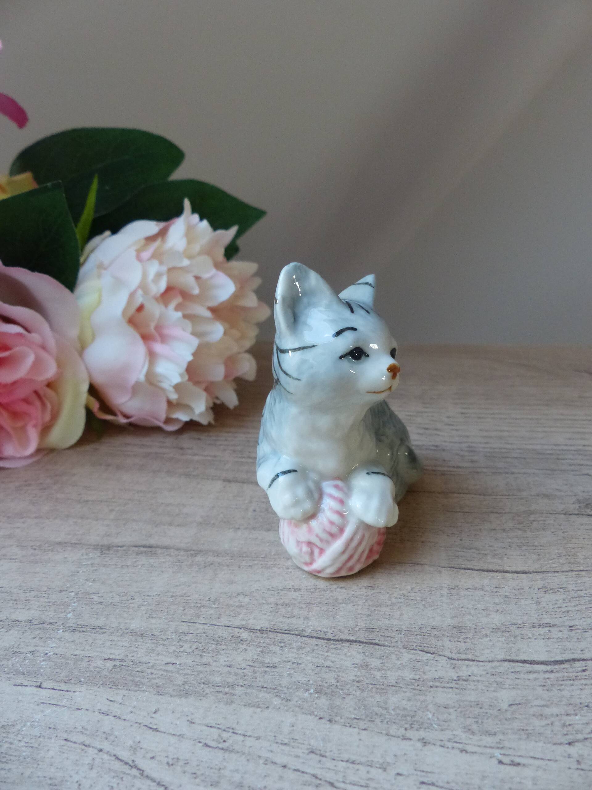 Cute ceramic kitten figurine playing with a ball of yarn vintage collection