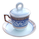 Tasse miniature en porcelaine
