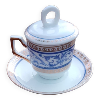 Tasse miniature en porcelaine