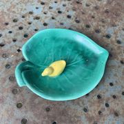 Empty pocket, duck soap dish on green barbotine leaf vintage
