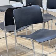 Ensemble de 8 chaises par David Rowland (en métal noir)