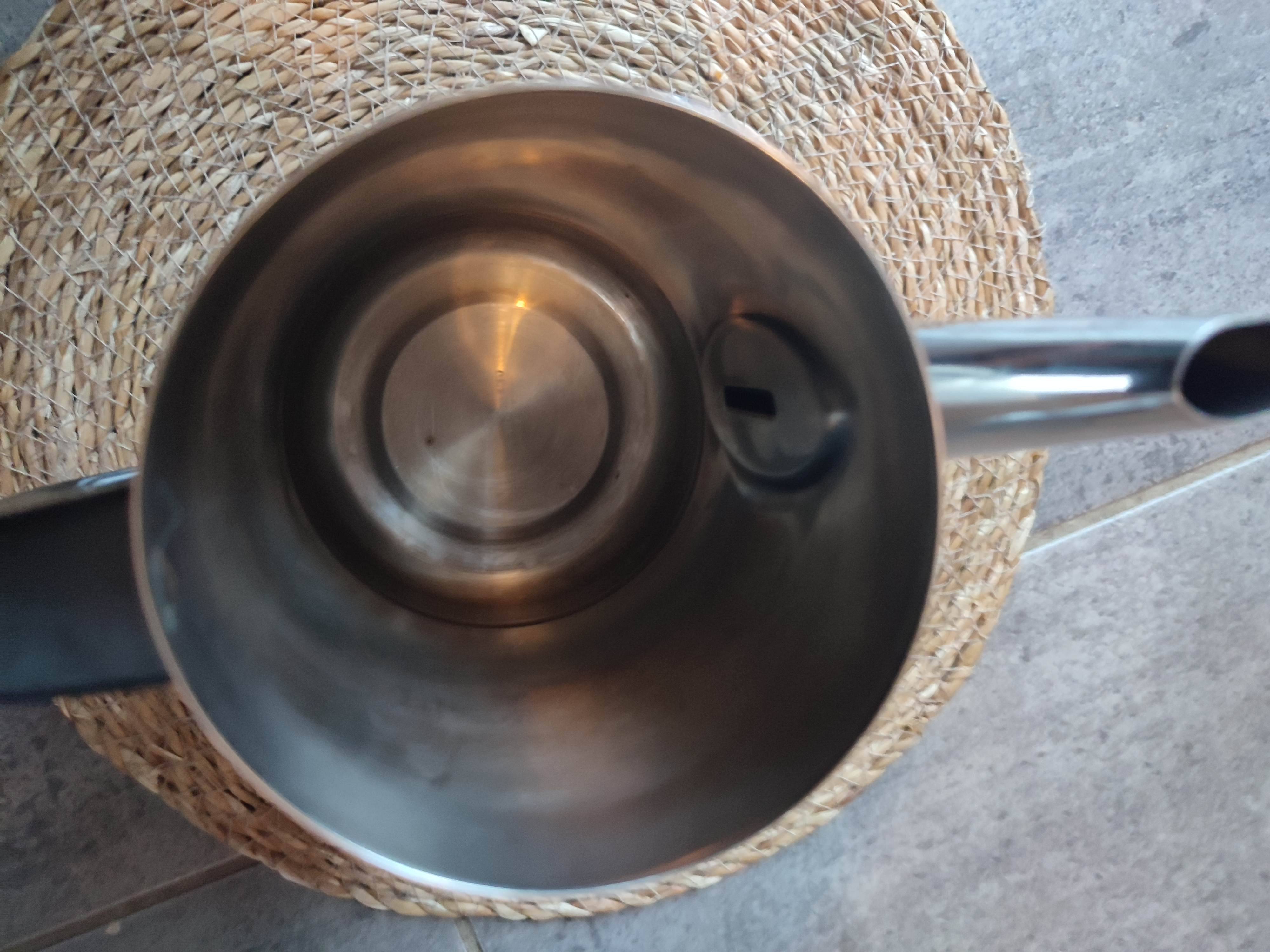 Magnificent stainless steel teapot by Guy Degrenne made in France.