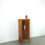 Vitrine d'angle en placage de verre vintage