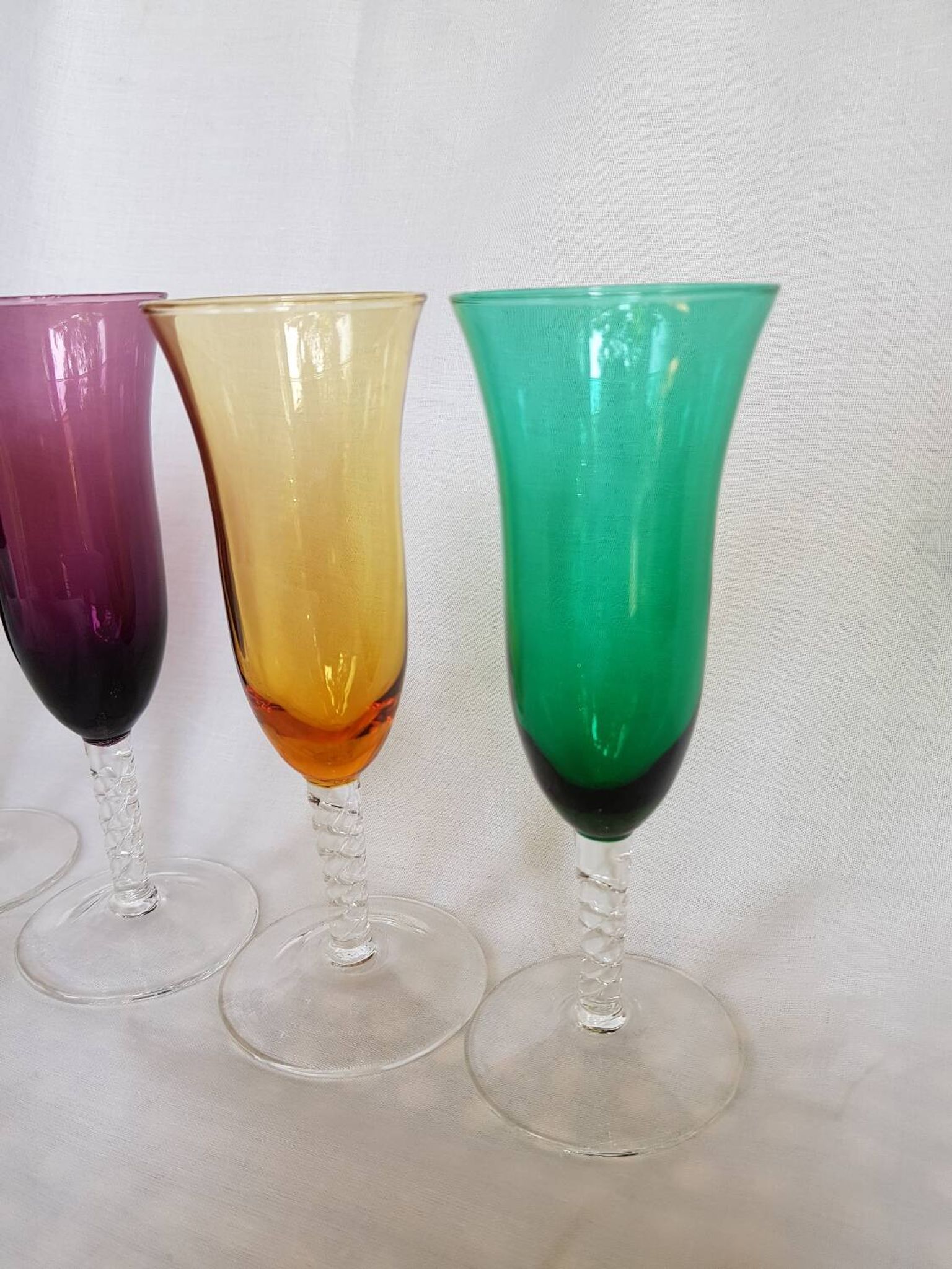 4 multicoloured champagne flutes