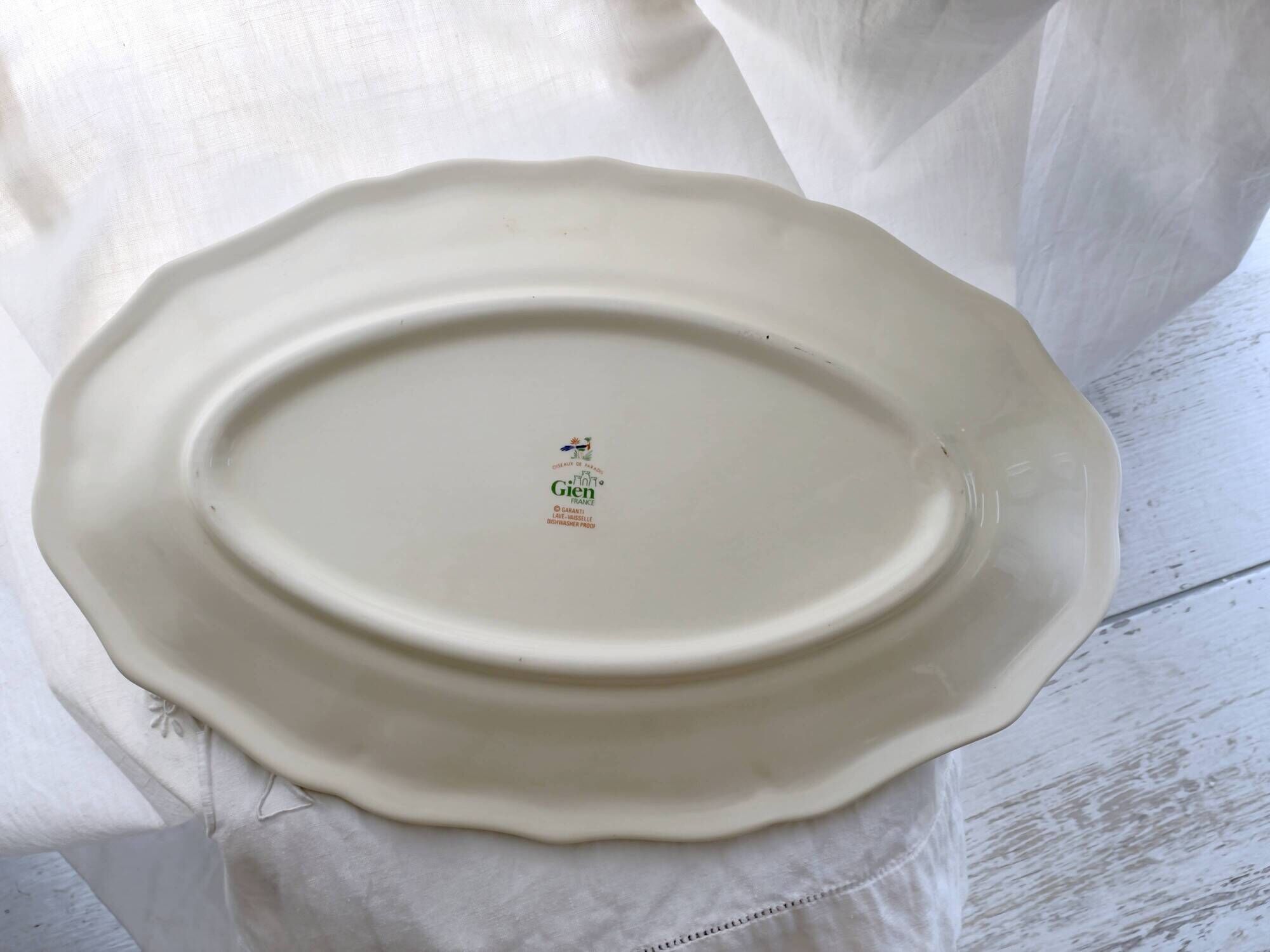Plat de service ovale en faïence de Gien « oiseaux de paradis »