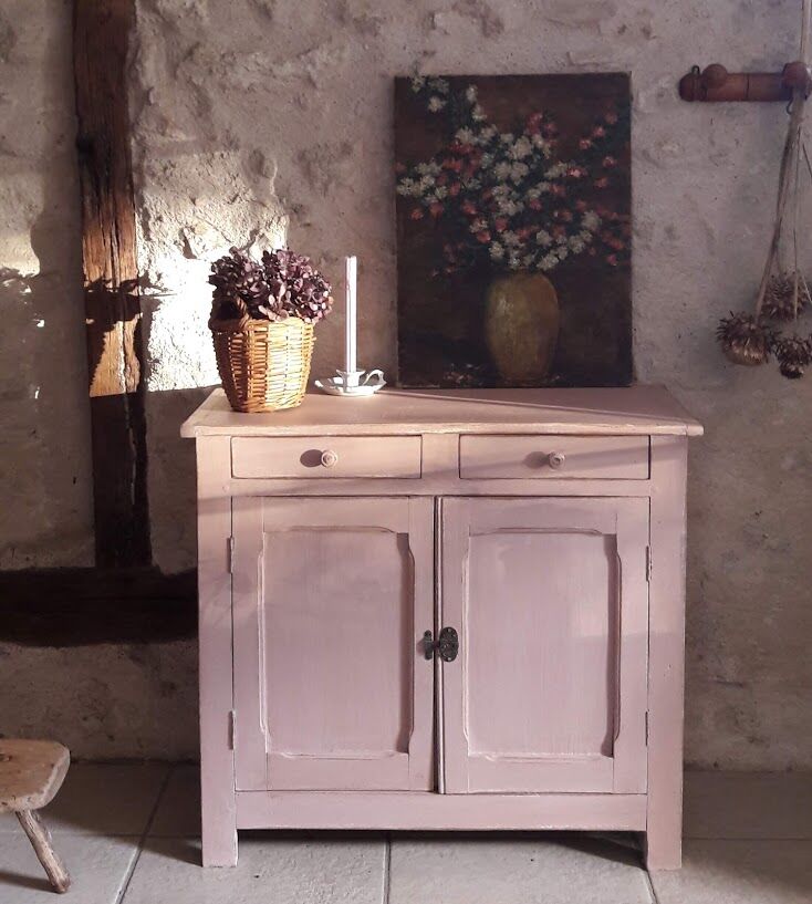 Pink parisian buffet