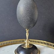 Oeuf d'Émeu, Socle Laiton et Marbre Noir (Début XXè) H : 21 cm | Curiosité