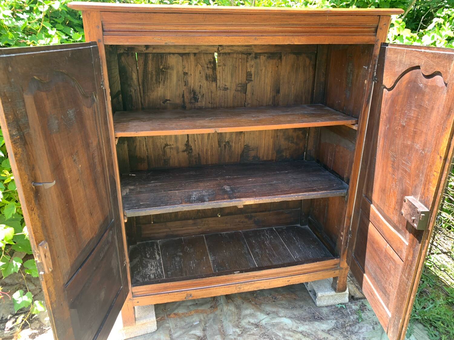 Armoire bassette de style louis XIII epoque 18 eme