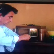 Small powdered glass vase with a yellow and green gradient from the 1950s (film "Le Grand Chemin")