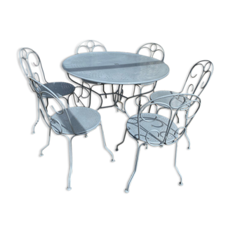Jardin salon with 6 grey vintage chairs