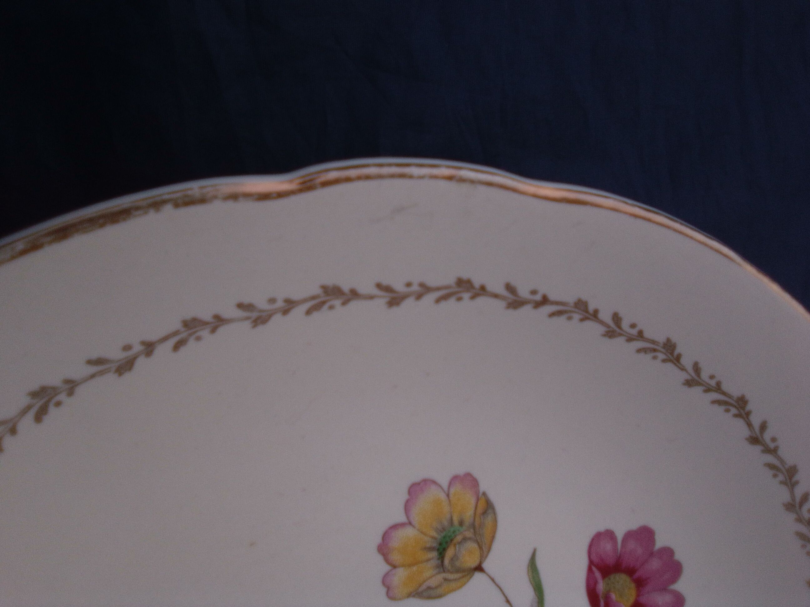 Hollow round dish and cake dish in Lunéville earthenware model Agnes