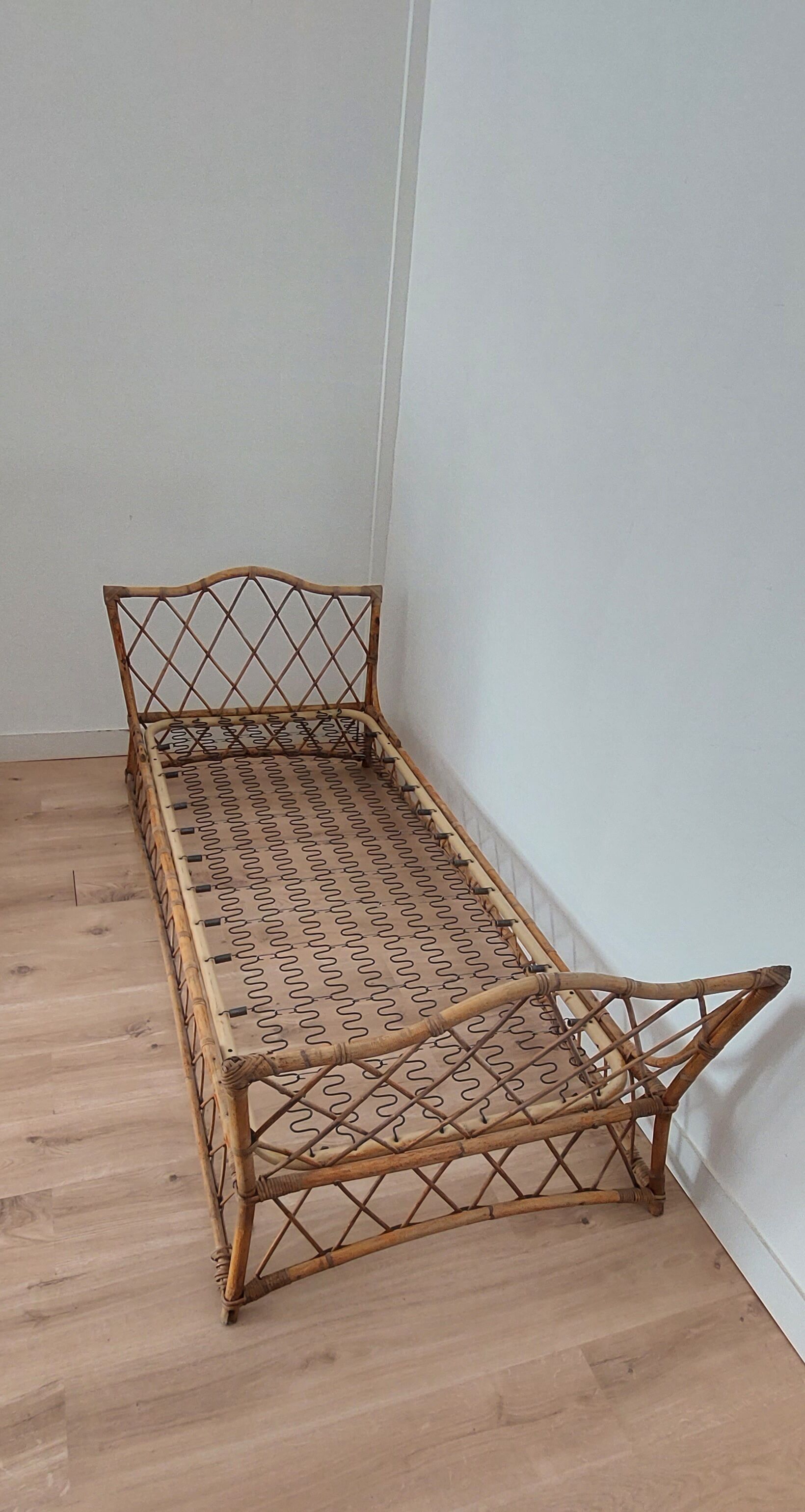 Lit rotin vintage