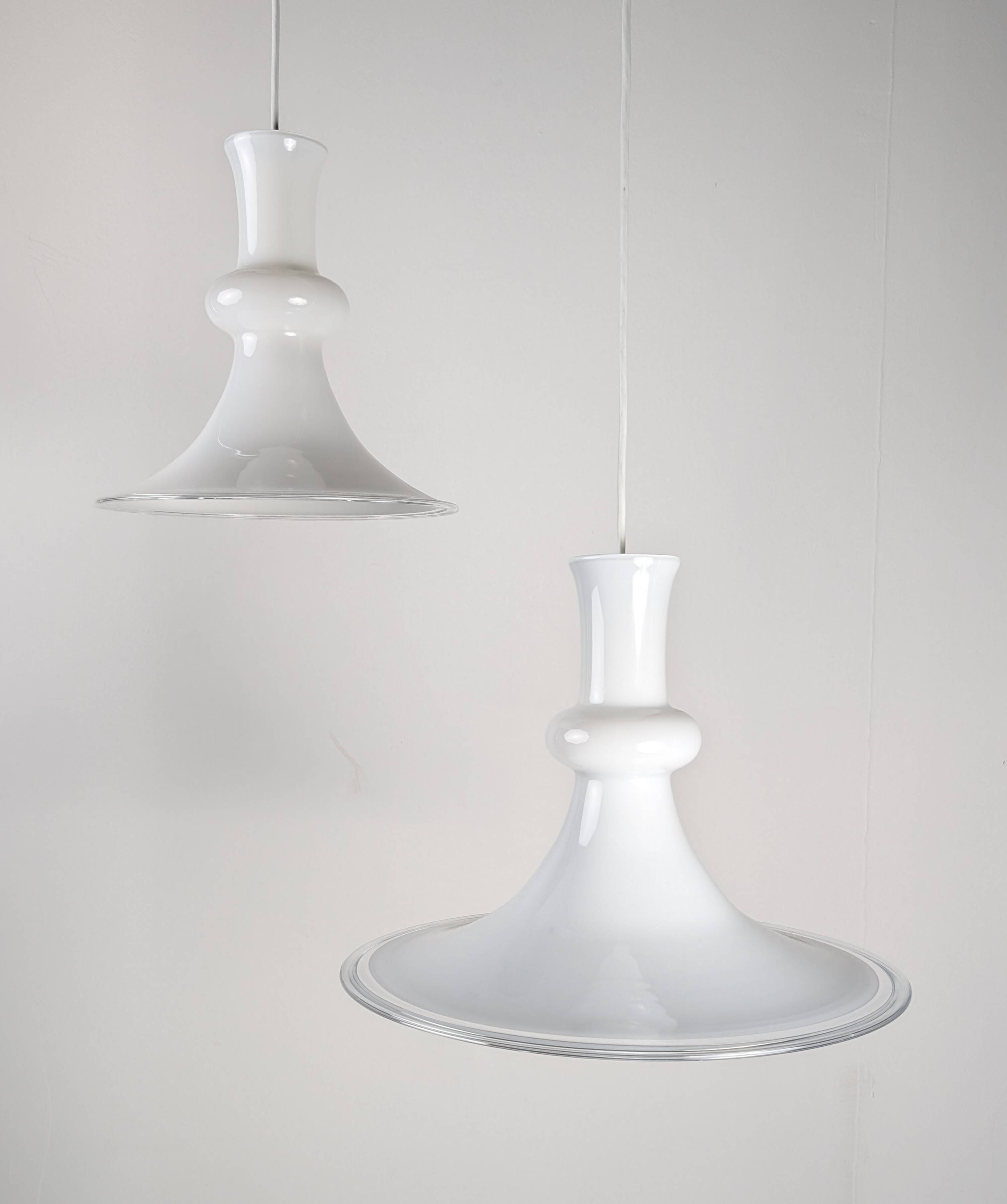 Paire de suspensions en opaline de Michael Bang pour Royal Copenhagen, années 1970