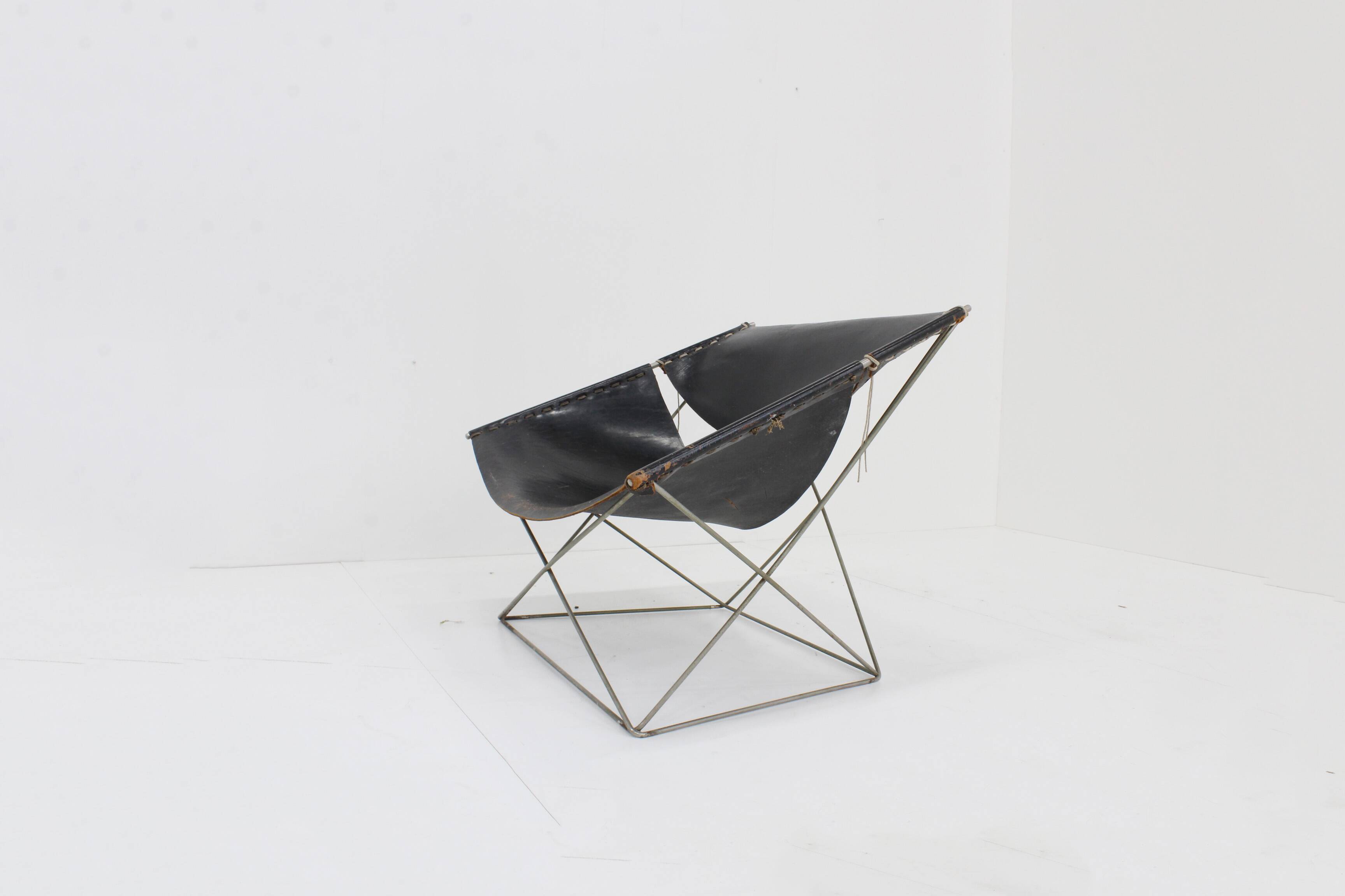 Chaise longue papillon Artifort F675