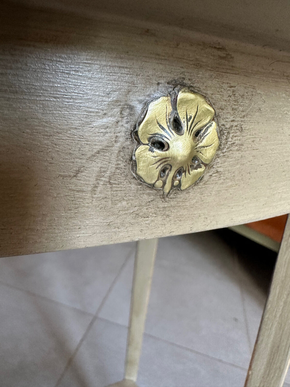 Vintage oval pedestal table
