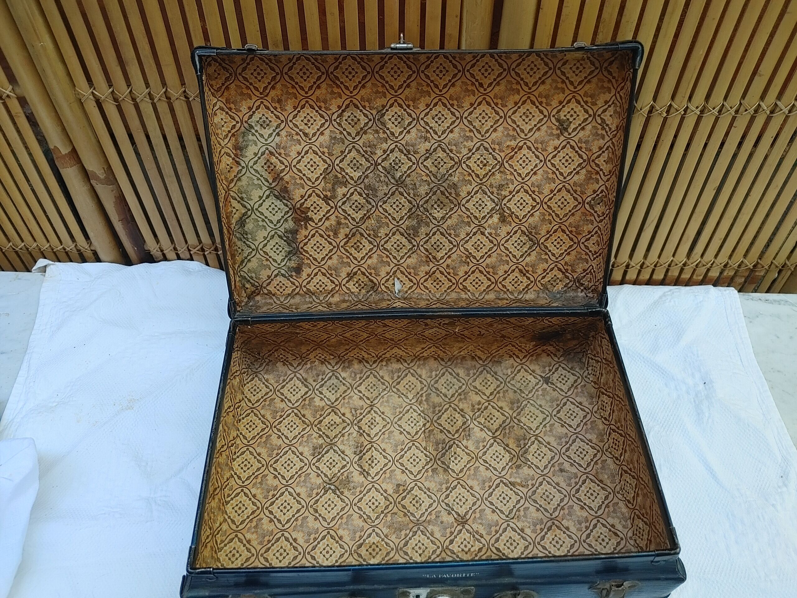 Old suitcase “the favorite” with a paper interior - 1930s/40s