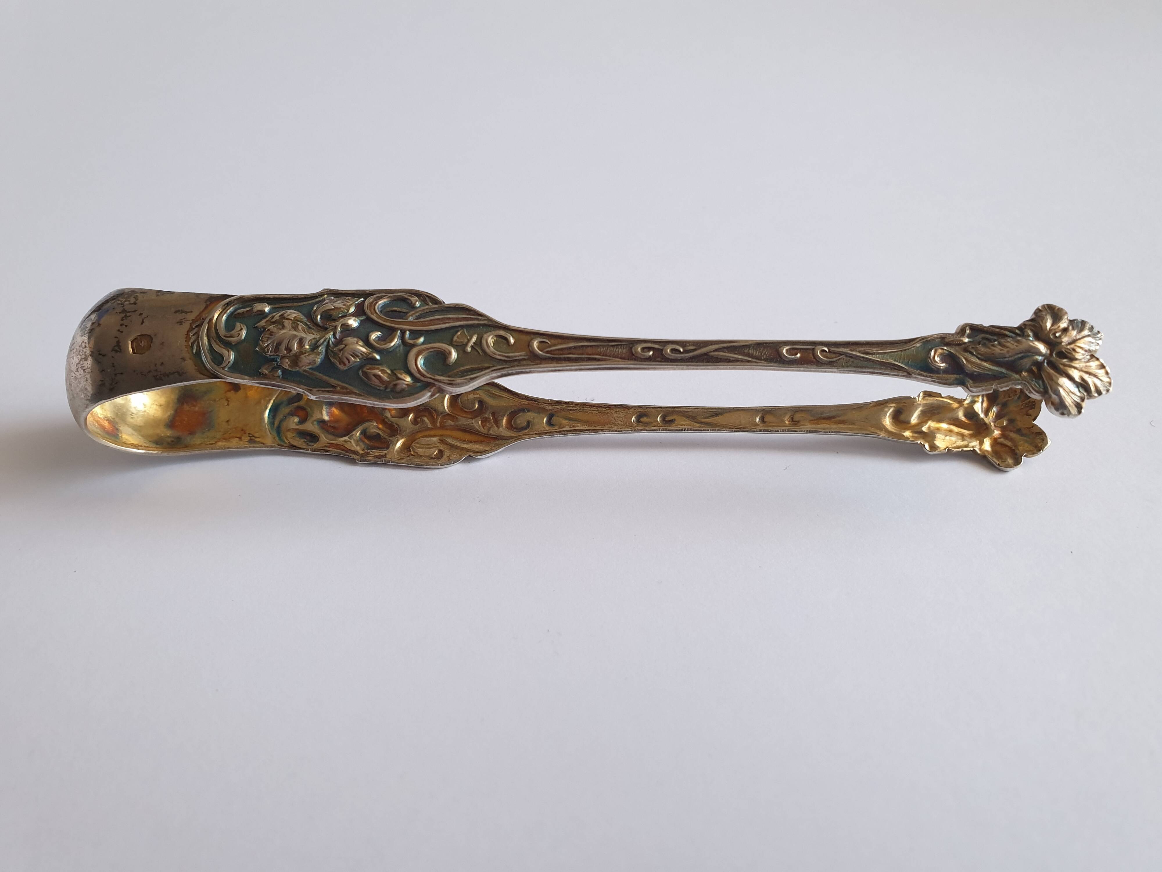 Art Nouveau sugar tongs in solid silver and vermeil
