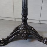 Pedestal table
