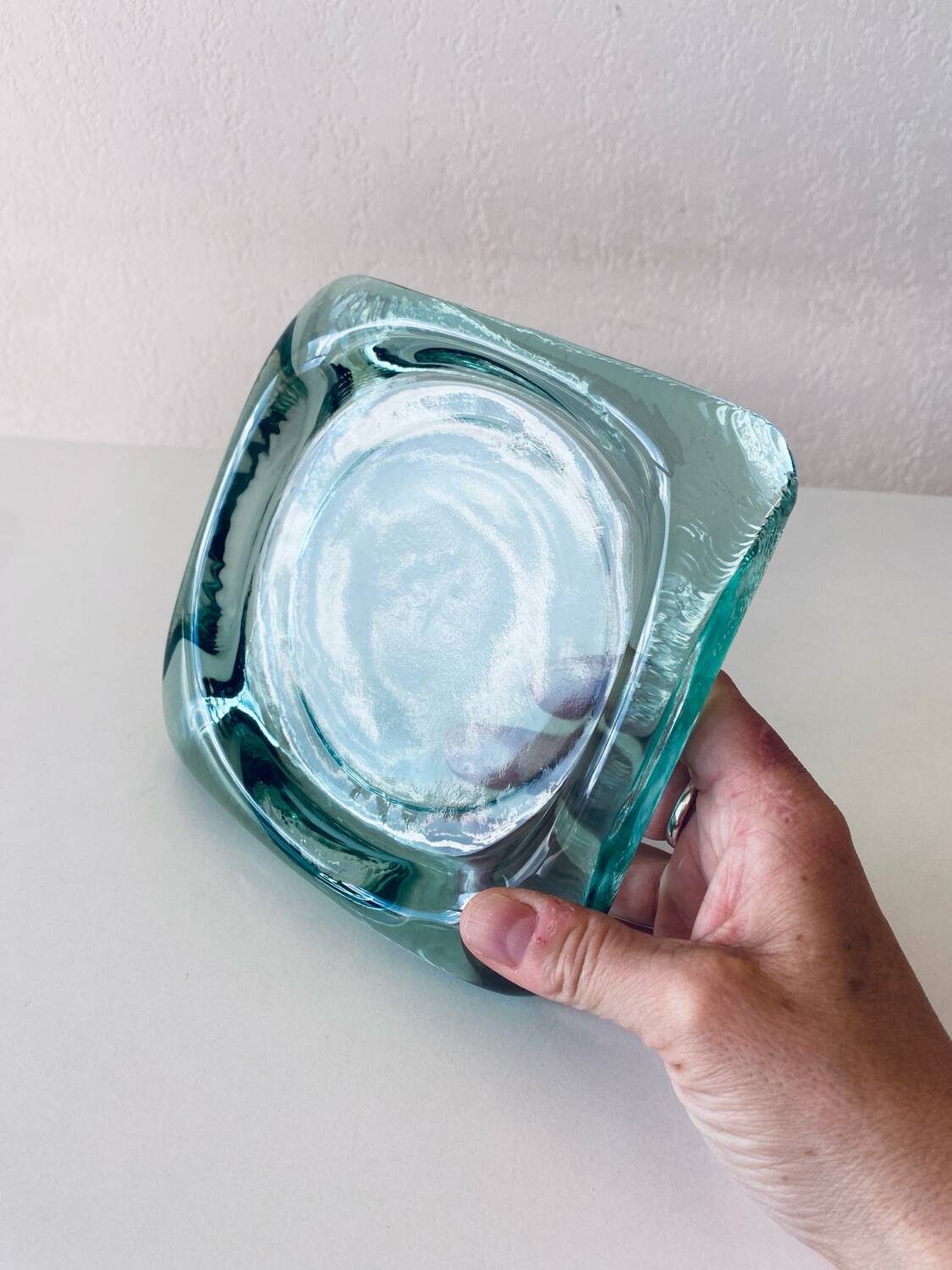 Glass tiled pocket emptier