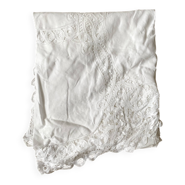 Nappe en coton blanc brodé et ajouré