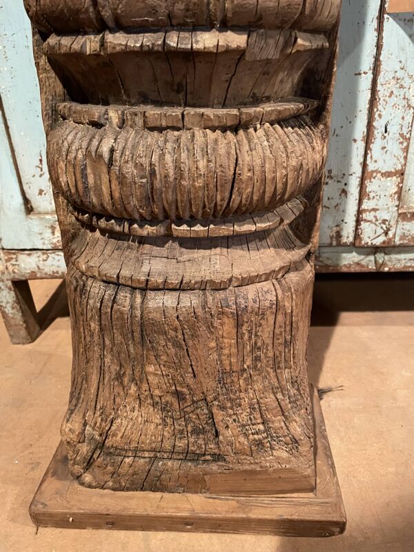 Demi colonne indienne en bois