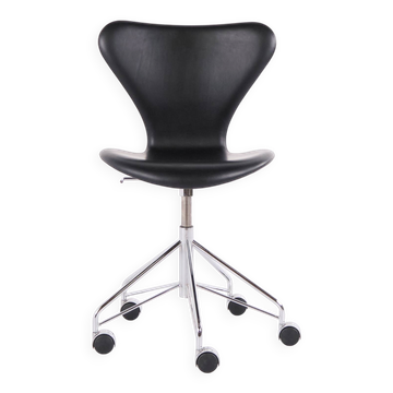 Seven office chair - Model 3117 - Black leather - Swivel function - Arne Jacobsen - Fritz Hansen