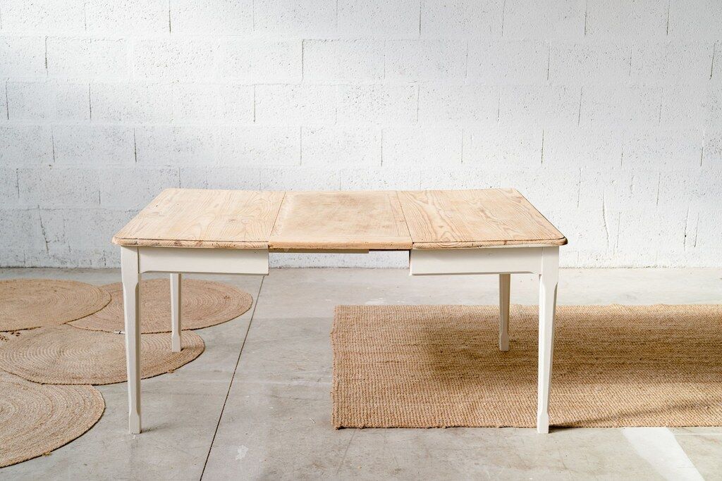 Wooden farmhouse table – cream foot