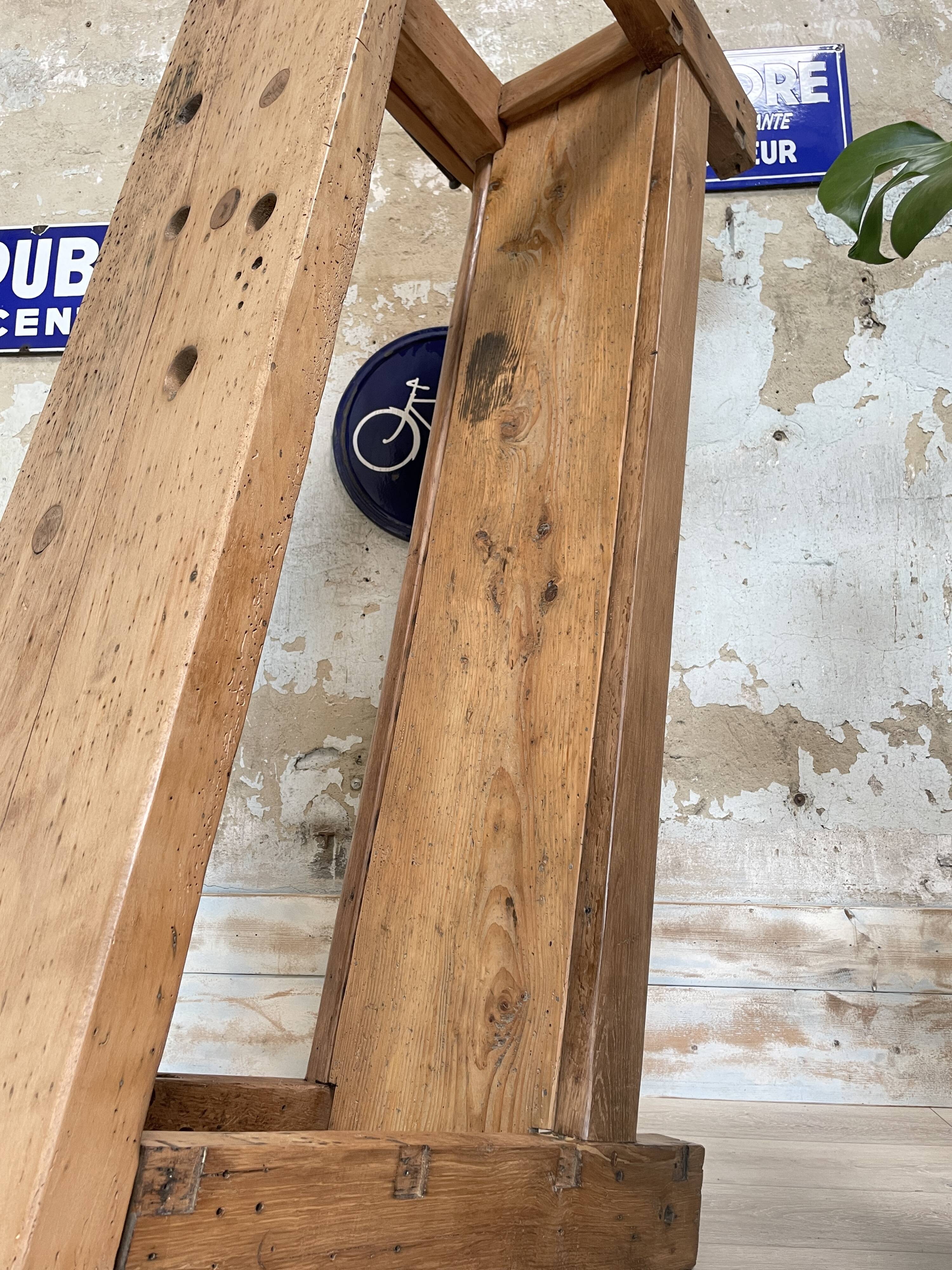 Solid wood carpenter's workbench