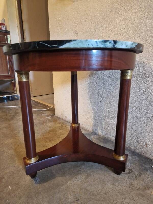 Empire period guéridon table in mahogany veneer and green marble 1830
