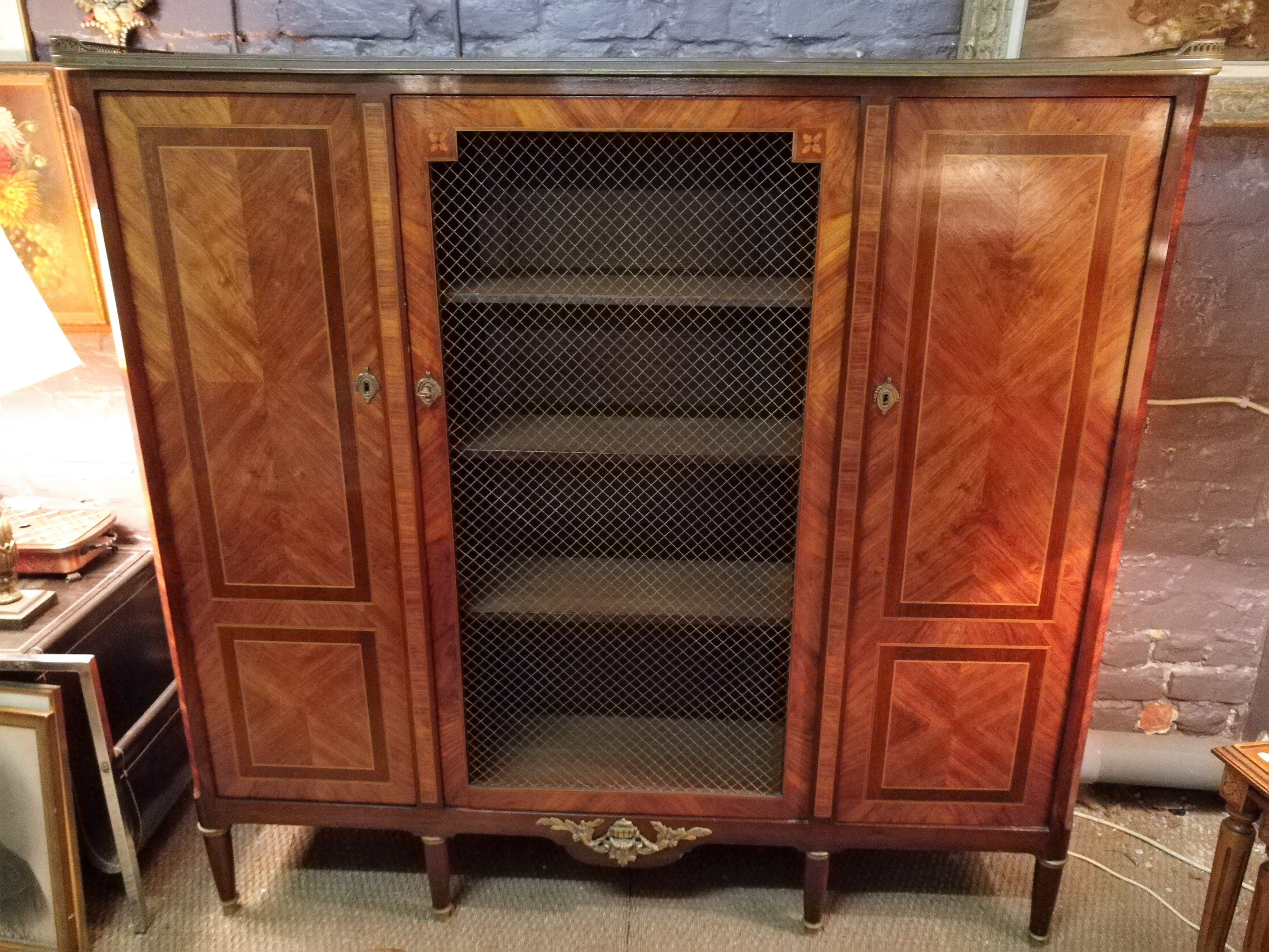 Library screen inlaid 3 doors